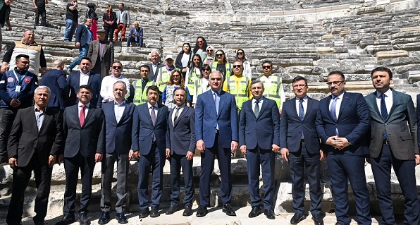 Aspendos geleceğe miras bırakılıyor