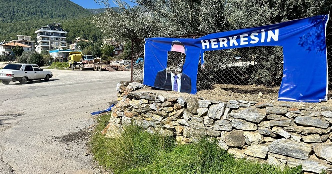 Kamacı’dan Afiş Tepkisi..!