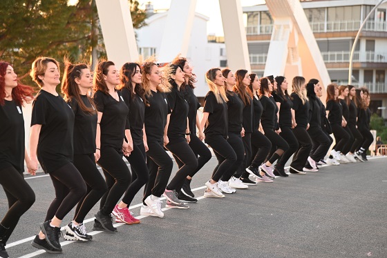 Kadınlar Gününde Halaylı Kutlama