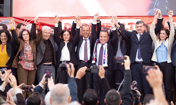 Döşemealtı’nda Menderes Dal’ın açılışı mitinge dönüştü