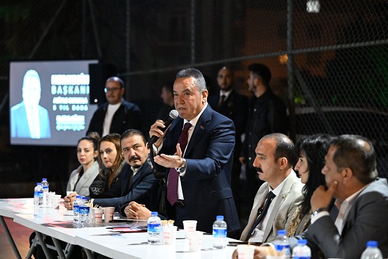 Başkan Böcek ilk iftarı Altınova’da yaptı