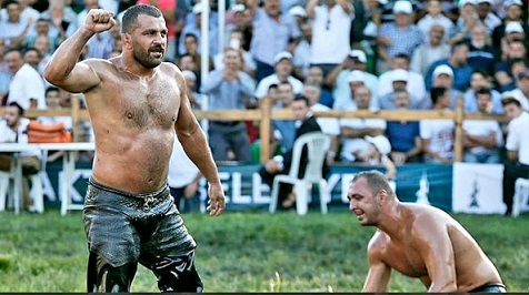 Kumluca Yağlı Güreşleri’nde başpehlivan Fatih Atlı oldu