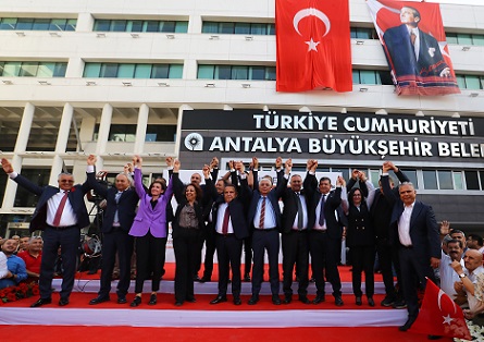 Antalya Büyükşehir Belediyesi’nde 2. Muhittin Böcek dönemi başladı