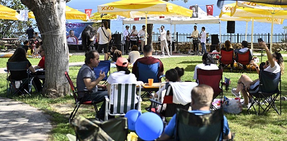 Muratpaşa’da Kent sakinleri Komşu Sahnesi’nde bir araya geldi