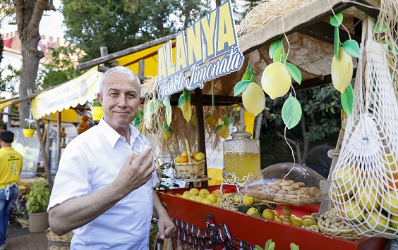 Başkan Özçelik Tescilli Fıstıklı Limonatayı Tanıttı
