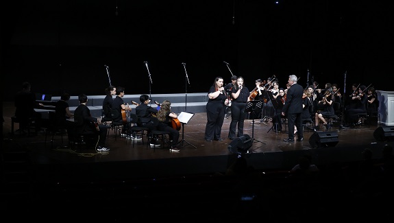 Gençlik Orkestrası ve Korosu ayakta alkışlandı