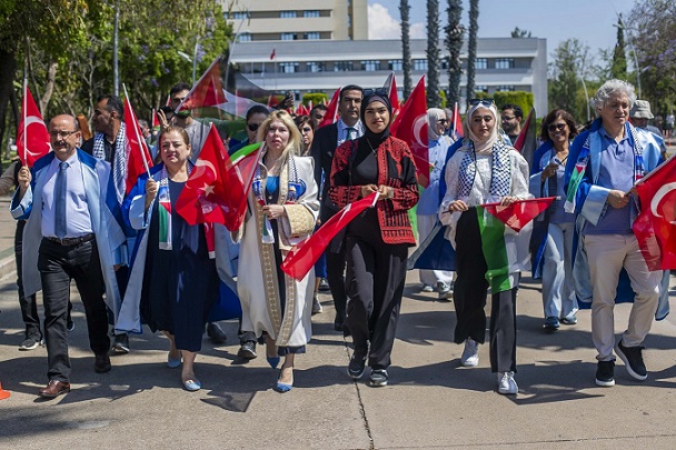 Akdeniz Üniversitesi’nden Filistin’e destek yürüyüşü