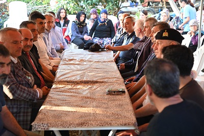 Başkan Kara’dan Şehit Evine Pehlivanlarla Ziyaret
