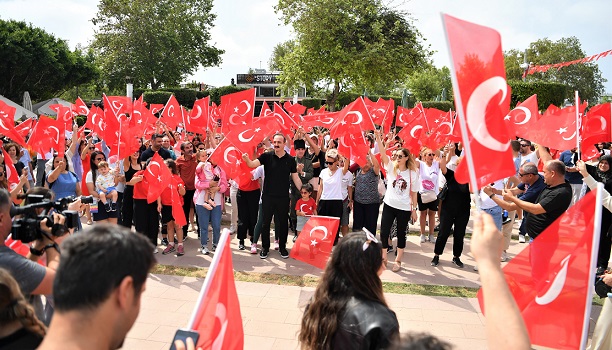 Konyaaltı Kent Meydanı’nda 19 Mayıs Kutlaması
