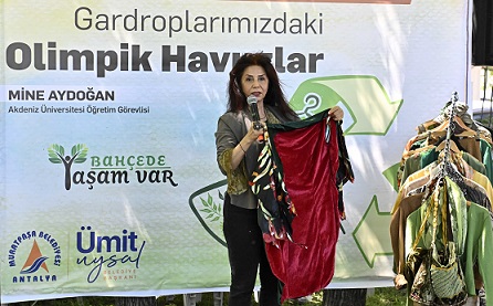 Eski kıyafetlerini yenilediler