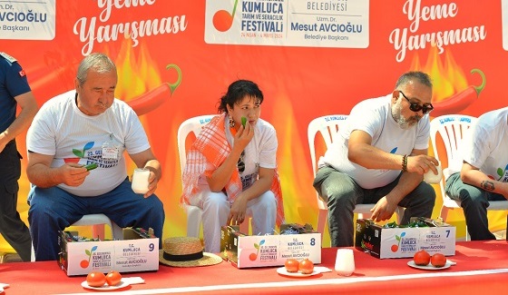 Kumluca’da Acı Biber Yeme Yarışması Tatlı Bir Şekilde Sona Erdi