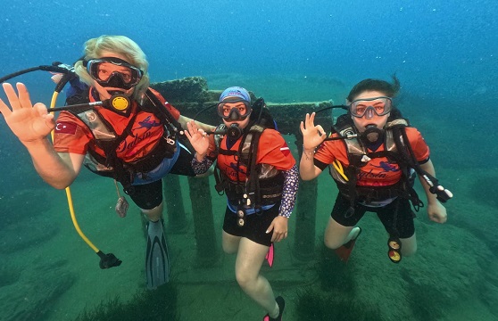 Side’de Su Altına Kadın Dokunuşu