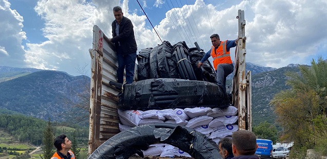Aksekili üreticilere sulama borusu desteği