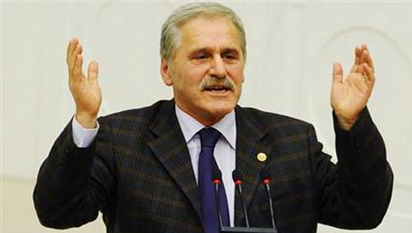 Vekil Çelebi: Yasayı Geri Çekin Sokak Köpeklerini Koruyun!