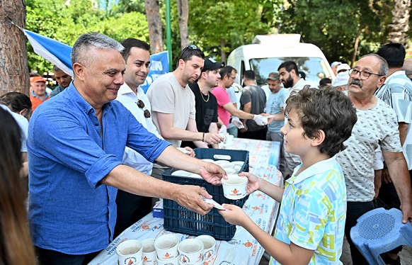 Başkan Uysal’dan Aşure İkramı