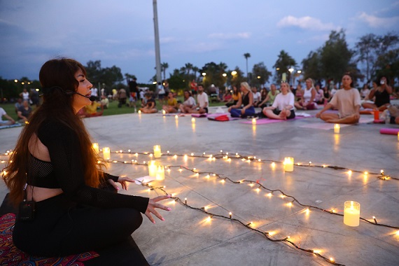 Gençler Konyaaltı’nda Yoga ile Buluştu