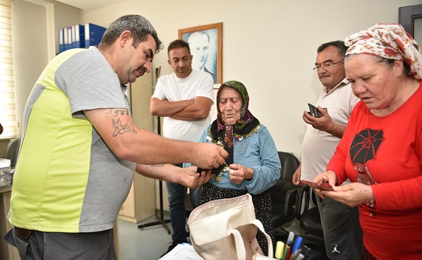 Kepez Belediyesi personelinden örnek davranış