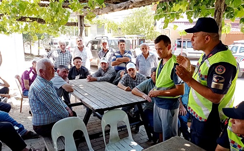 Jandarma Ekipleri, Antalya-Konya Devlet Karayolunda meydana gelen hayvana çarpma kazalarının önlenmesiyle ilgili çalışma yaptı