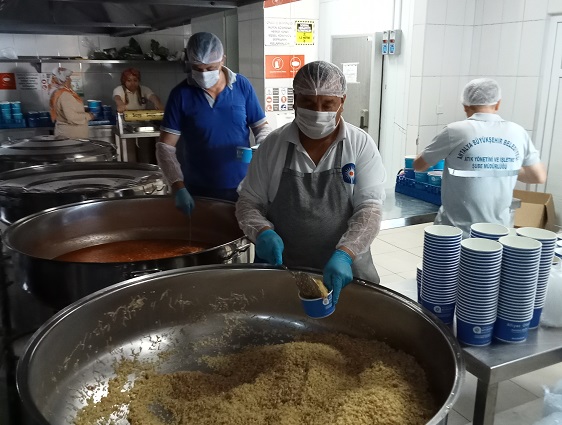 Alanya Aşevi ihtiyaç sahiplerinin yanında