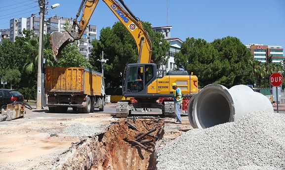 Büyükşehir Konyaaltı’nda altyapı çalışmasını sürdürüyor