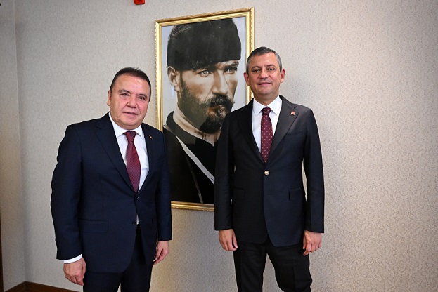 Başkan Muhittin Böcek, CHP Genel Başkanı Özgür Özel’i ziyaret etti