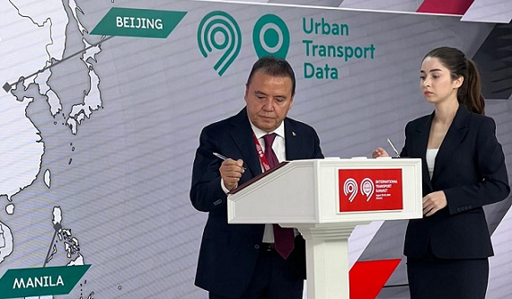 Başkan Böcek, Moskova Ulaşım Zirvesi’nde Antalya’yı anlattı