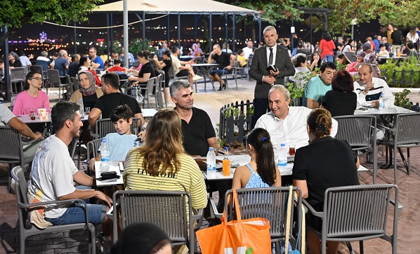 Başkan Kocagöz, Seyir Terası’nda vatandaşlarla kucaklaştı