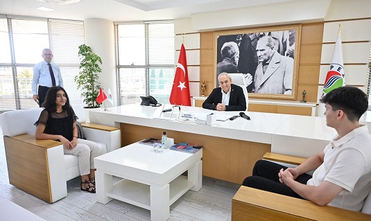 Başkan Kocagöz’den başarılı öğrencilere burs müjdesi !