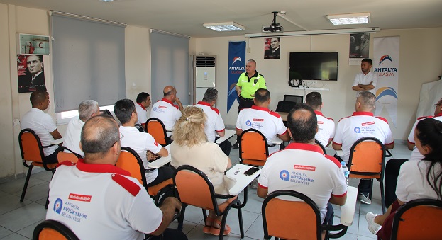 Antalya’da Toplu taşıma sürücülerine trafik eğitimi