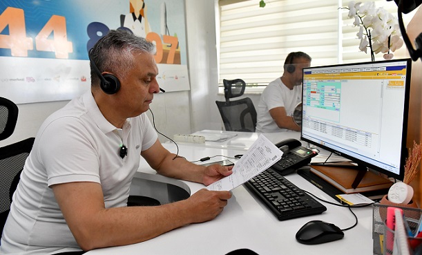 Başkan Uysal, Bu kez çağrı merkezinde çalıştı