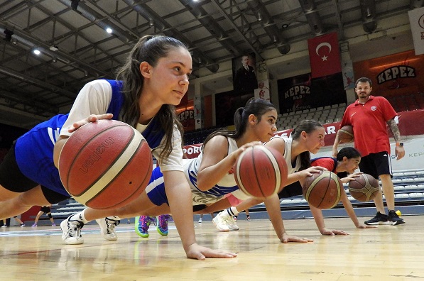Kepez’in kızları yeni sezona hazırlanıyor