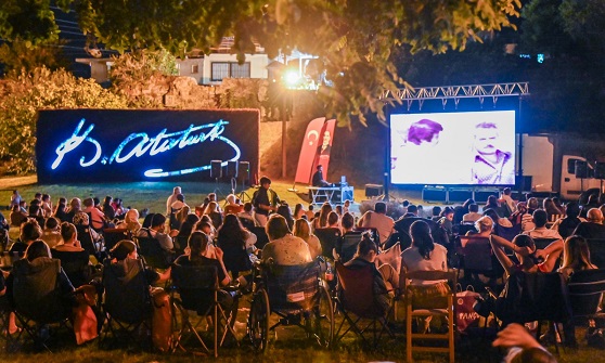 Manavgat’ta Açık Hava Sineması: “Baraj” Ve “Köprü” Filmleri Gösterildi