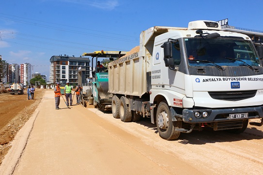 Aksu Altıntaş’ta 35 kilometre yeni yol açıldı