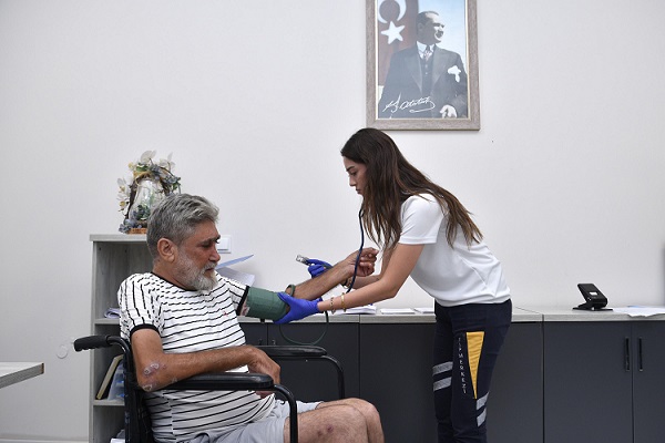 Başkan Kocagöz, evsiz vatandaşa sahip çıktı