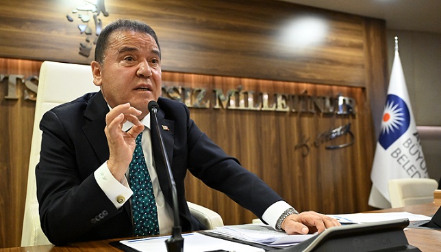 Başkan Böcek’ten genç teğmenlere destek “Gurur duydum”