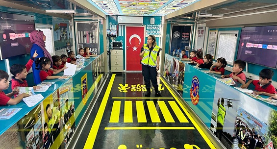 Antalya’da Jandarmadan Çocuklara Trafik Eğitimi