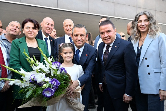 Özel’den, Böcek’e ‘Bu başarıyı hak ettiniz’