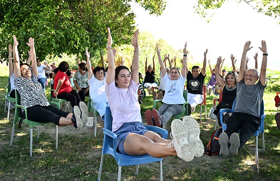 Muratpaşa’dan yaşlılar için yoga etkinliği