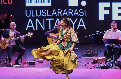 Antalya’da Piyano festivali Flamenko ateşiyle aydınlandı