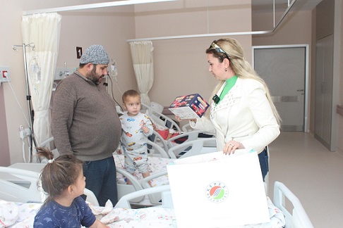 Evi yanan aileye ve çocuklarına Başkan Kocagöz sahip çıktı