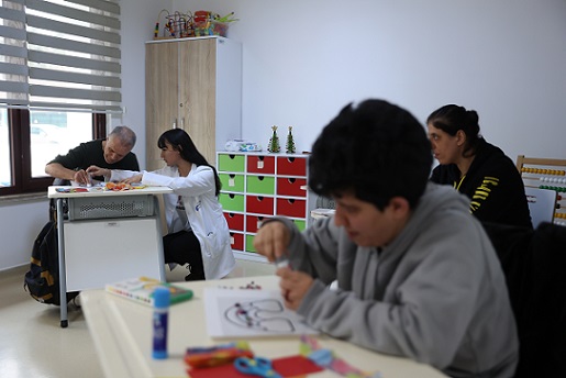 “Mola Evleri” özel bireyler ve ailelerin yanında