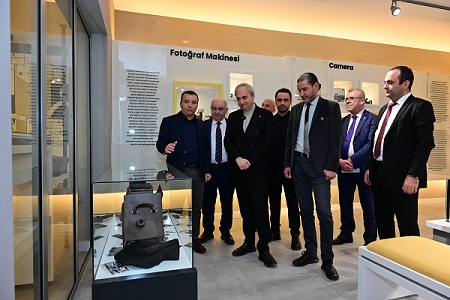 Kocagöz’den Tarihi Fotoğraf Makinesi AGC Galerisine