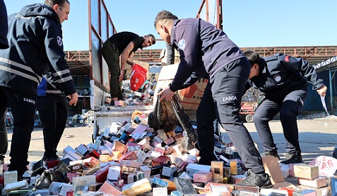 Antalya Zabıtasından sahte parfüm operasyonu