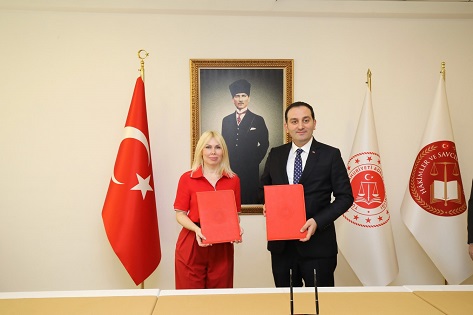 Akdeniz Üniversitesi ile Antalya Adliyesi arasında iki protokol imzalandı