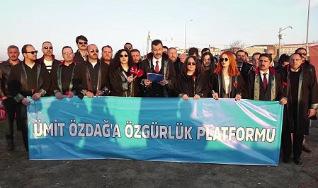 Ümit Özdağ’a Özgürlük Platformu, Silivri Cezaevi önünde basın açıklaması yaptı