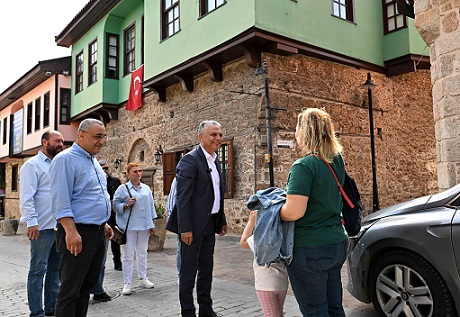 Başkan Uysal, Kaleiçi esnafıyla bir araya geldi