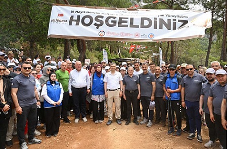 Kumluca’da Gençlik Haftası Yürüyüşü