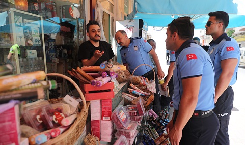 Antalya’da Büyükşehir’den kaldırım işgallerine denetim