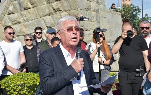 Demokrasiyi ve Siyasetin Onurunu Hedef Alındı