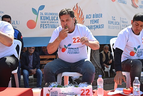 Kumluca’da Geleneksel Acı Biber Yeme Yarışması